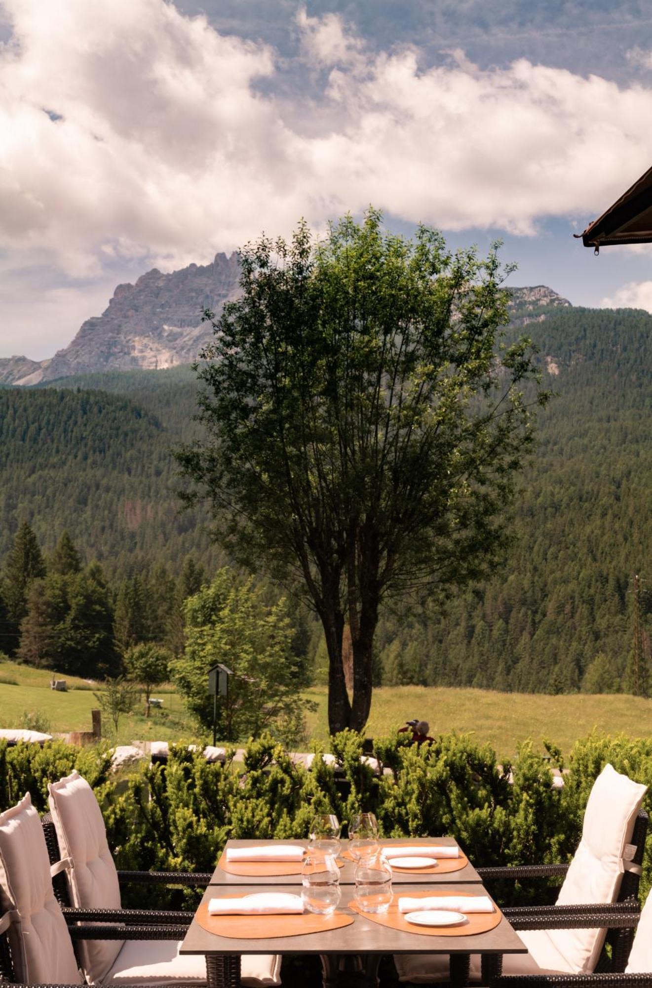 Rosapetra Spa Resort - Small Luxury Hotels Of The World Cortina dʼAmpezzo Exterior foto