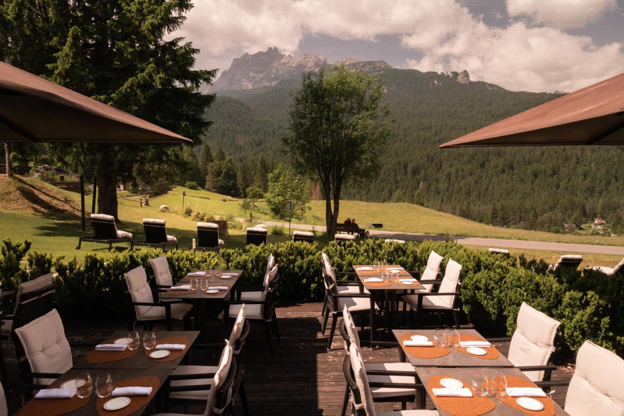 Rosapetra Spa Resort - Small Luxury Hotels Of The World Cortina dʼAmpezzo Exterior foto