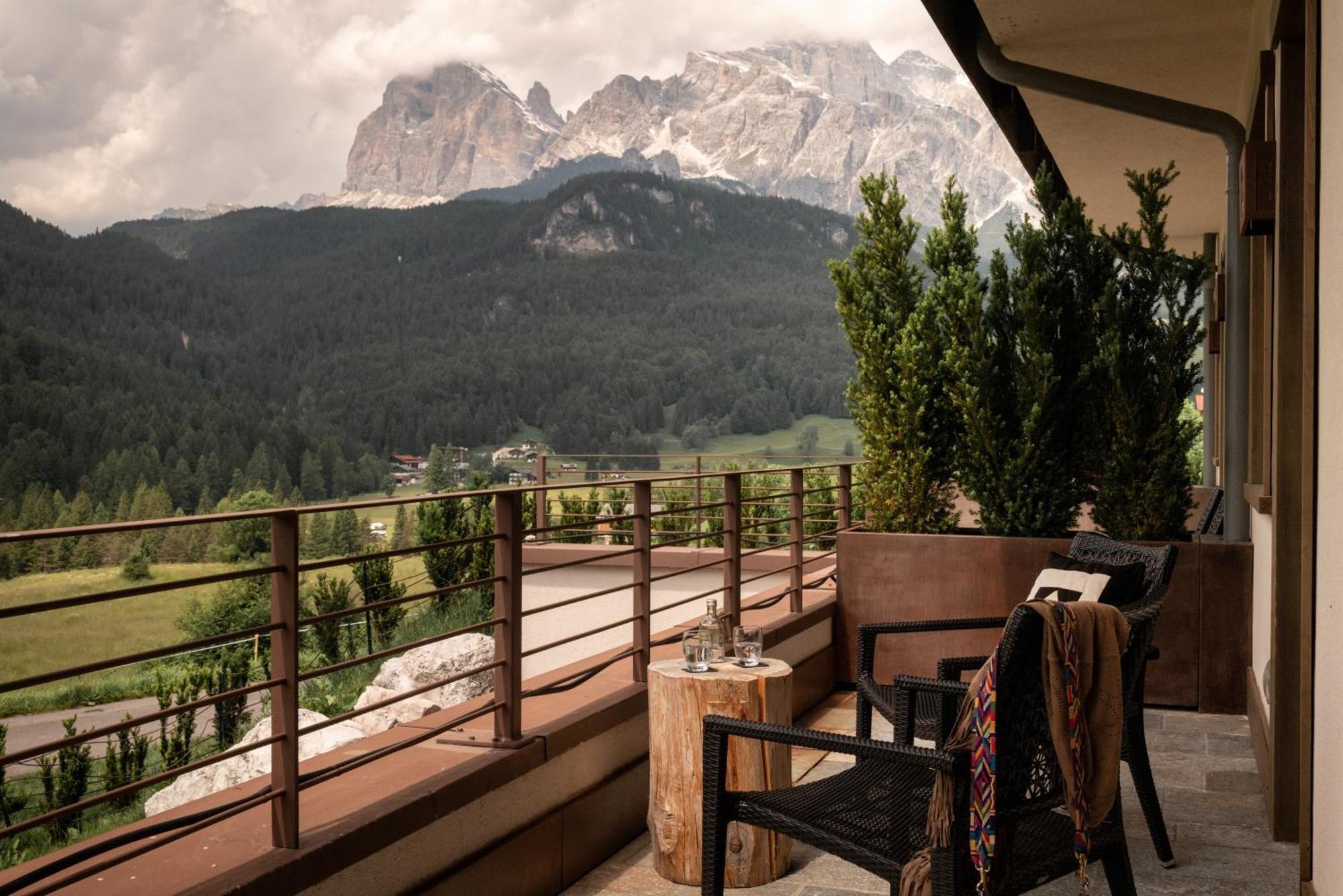 Rosapetra Spa Resort - Small Luxury Hotels Of The World Cortina dʼAmpezzo Exterior foto